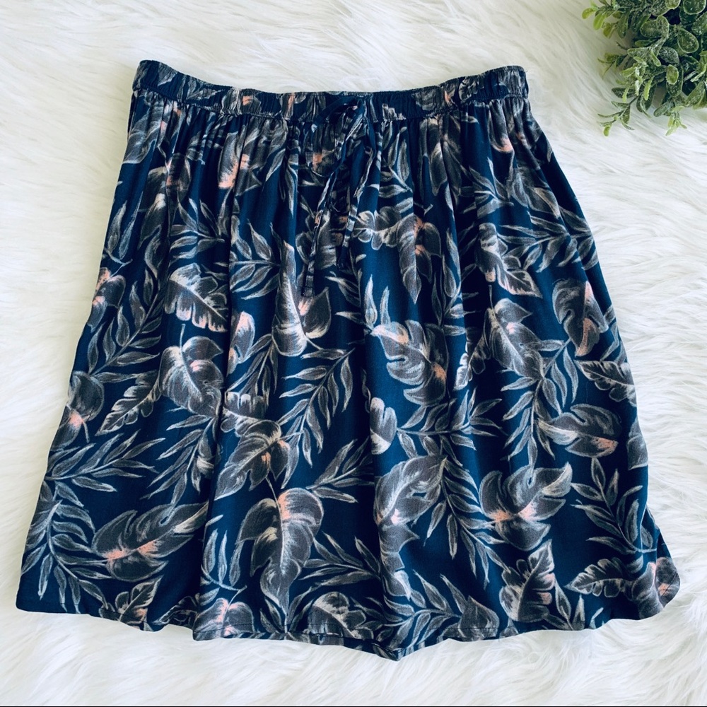 Hollister Floral Mini Skirt size Medium
